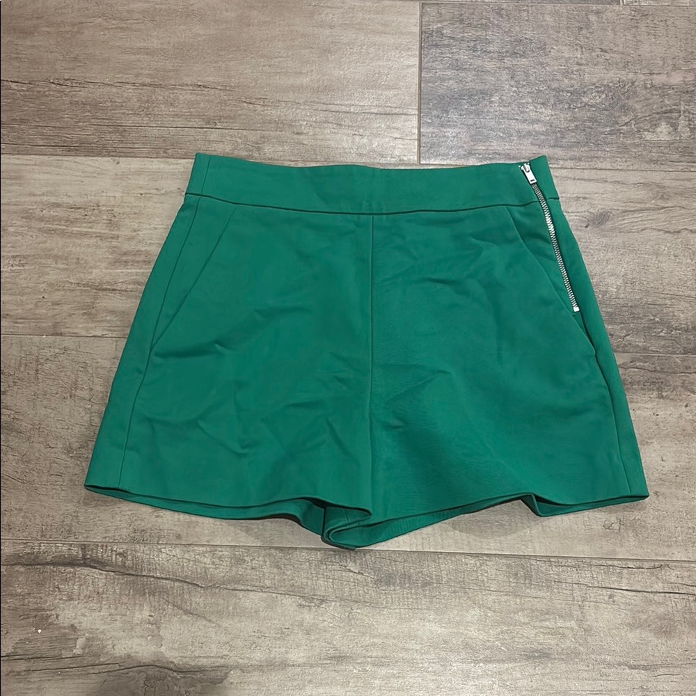 Zara High Waist Green Shorts with Modern Design